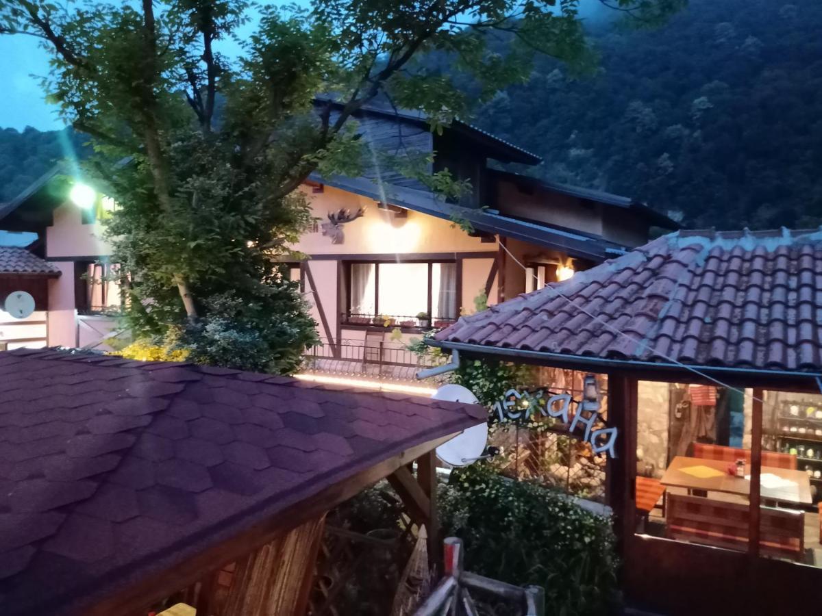 Кръчмъ При Байката Alpin Hotel Ribarica Kültér fotó